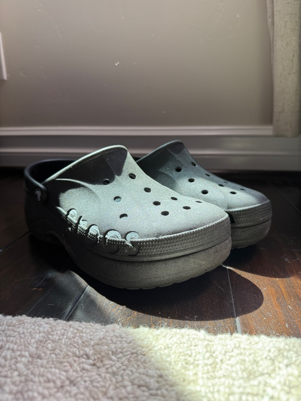 CROCS Classic Clog in Dark Gray